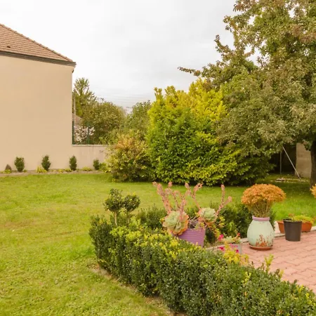 Maizières-la-grande-paroisse, 3 Pièces, 4 Personnes - Fr-1-543-26 Hébergement de vacances Maizières-la-Grande-Paroisse